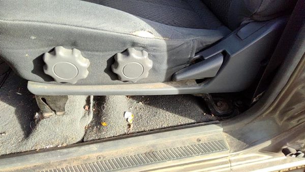 01-04 Nissan Xterra Driver Left Side Seat Trim Panel Oem Gray K — photo 1