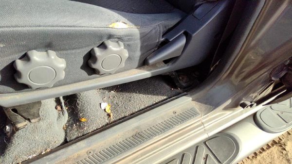 01-04 Nissan Xterra Driver Left Side Seat Trim Panel Oem Gray K — photo 4