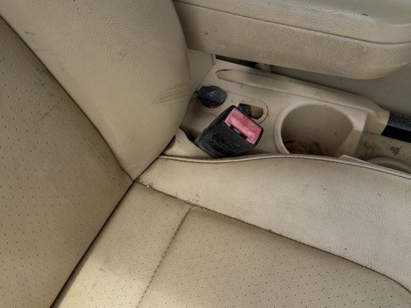 05-10 Beetle Convertible Passenger Right Front Seat Belt Buckle Receiver Oem Tan — photo 3