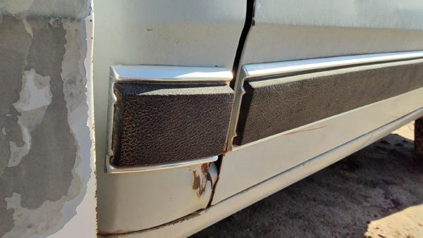 1981-1993 Dodge D350 Passenger Right Rear Lower Moulding On Cab Corner Oem — photo 3