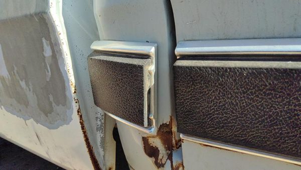1981-1993 Dodge D350 Passenger Right Rear Lower Moulding On Cab Corner Oem — photo 2