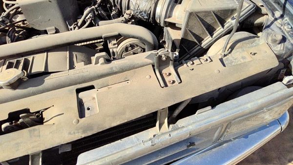 93-95 Pathfinder Nissan Pathfinder Top Plastic Cover Above Radiator Sight Shield — photo 4