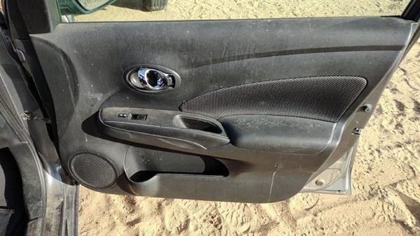 14-18 Versa Passenger Right Front Door Trim Panel With Switches Charcoal G — photo 1