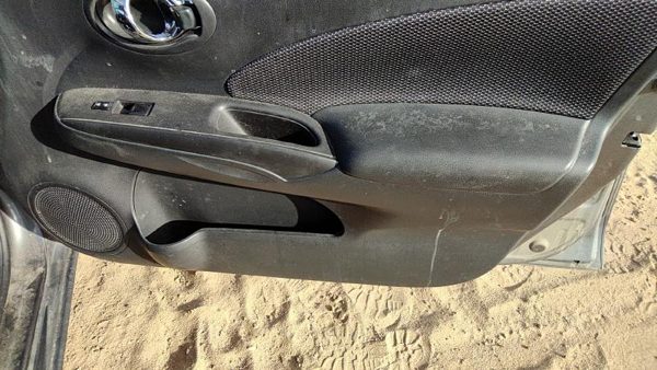 14-18 Versa Passenger Right Front Door Trim Panel With Switches Charcoal G — photo 8