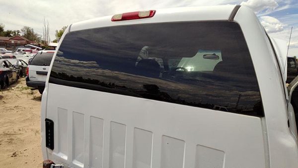 2002 Chevy Silverado 2500 Back Glass/window — photo 2