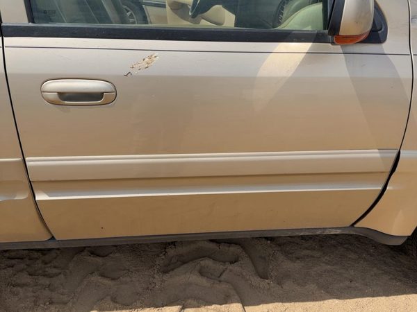 2004 GMC Envoy Front Door RH Cashmere 15U — photo 1