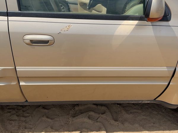 2004 GMC Envoy Front Door RH Cashmere 15U — photo 2