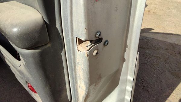 2002-2005 Pontiac Bonneville Passenger Right Front Door Latch With Rods/Cables — photo 2
