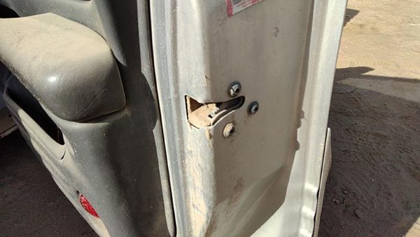 2002-2005 Pontiac Bonneville Passenger Right Front Door Latch With Rods/Cables — photo 1