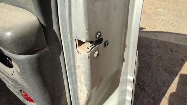 2002-2005 Pontiac Bonneville Passenger Right Front Door Latch With Rods/Cables — photo 3