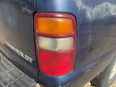 2000-2003 Chevy Suburban Passenger Right Tail Light Brake Lamp Oem Rear 19168991