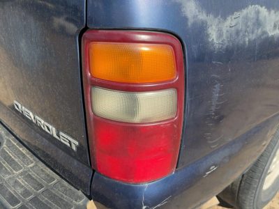 2000-2003 Chevy Suburban Passenger Right Tail Light Brake Lamp Oem Rear 19168991