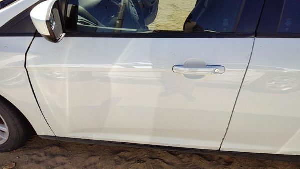 2018 Ford Focus Front Door LH White Yz — photo 2