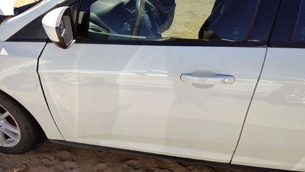 2018 Ford Focus Front Door LH White Yz — photo 3