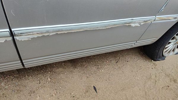 96-00 Town & Country Driver Left Rear Moulding From Door Back Trim Strip Silver — photo 1