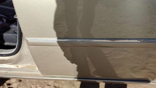 06-07 Chrysler 300 Driver Left Rear Moulding From Door Back Trim Strip Gold Pyg — photo 2