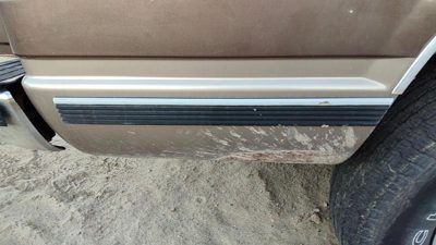 1994 Chevy Suburban Passenger Right Rear Moulding On Quarter Panel Oem