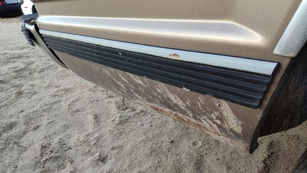 1994 Chevy Suburban Passenger Right Rear Moulding On Quarter Panel Oem — photo 2