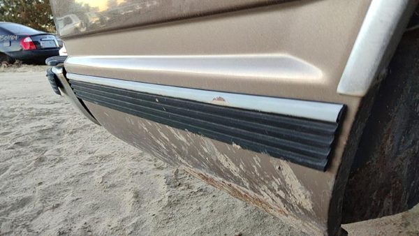 1994 Chevy Suburban Passenger Right Rear Moulding On Quarter Panel Oem — photo 3