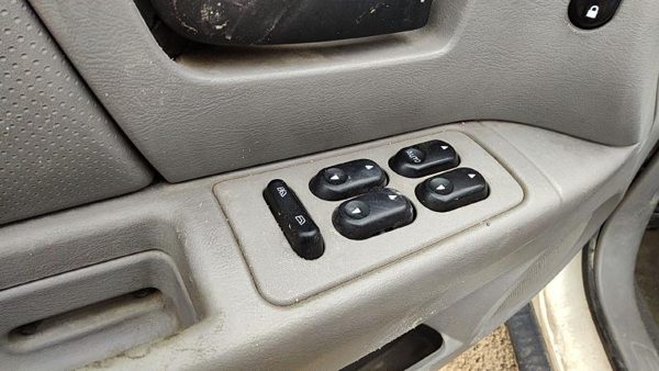 2005 Ford Taurus Door Switch Front Mercury Sable — photo 2