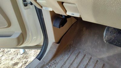 2005-2010 Lincoln Navigator Driver Left Lower Kick Trim Panel Oem Tan