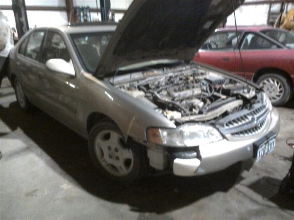 2000 Nissan Altima — vehicle photo 3