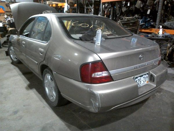 2000 Nissan Altima — vehicle photo 5