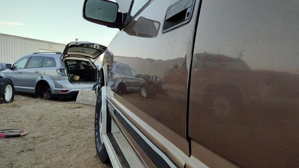 1994 Suburban 1500 Front Door LH Brown — photo 8