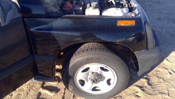 1989-1998 Geo Tracker Passenger Right Front Fender Oem Black 5860060811 — photo 3