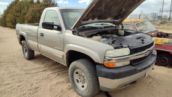 2002 Chevy Silverado 2500 Vehicle Unit Complt. Tan 52D Pewter 11U 6.0L At 4x4 — photo 1