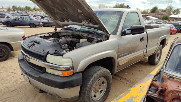 2002 Chevy Silverado 2500 Vehicle Unit Complt. Tan 52D Pewter 11U 6.0L At 4x4 — photo 3