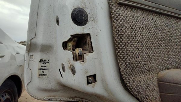 1992 Jeep Cherokee Driver Left Rear Door Latch With Rods/Cables Oem Back — photo 3