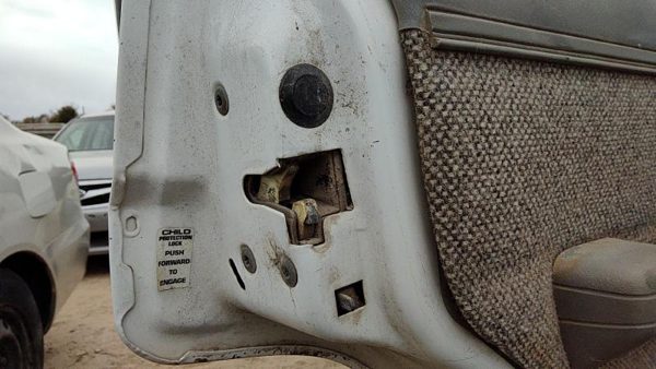 1992 Jeep Cherokee Driver Left Rear Door Latch With Rods/Cables Oem Back — photo 2