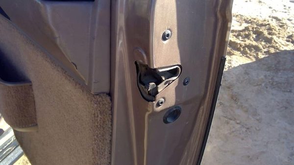 1992-2005 Chevy Astro Passenger Right Front Door Latch With Rods/Cables Oem — photo 3