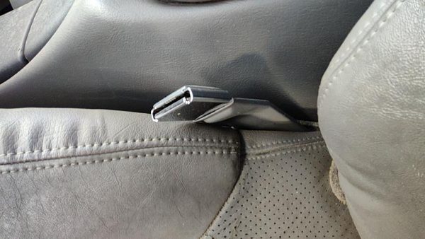 93-94 Pontiac Bonneville Driver Left Front Seat Belt Buckle Receiver Oem Gray — photo 1