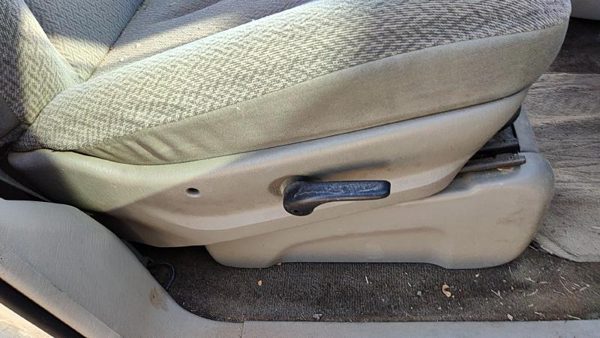 2007 Dodge Caravan Seat Track Khaki J1 — photo 2