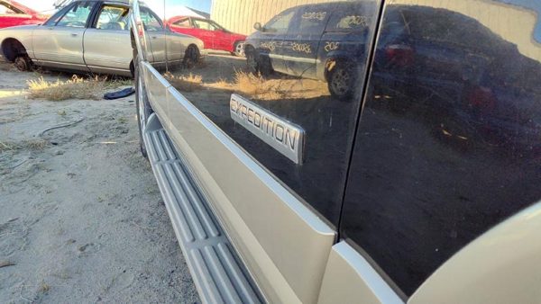 2008 Ford Expedition Front Door RH Ua Black — photo 5