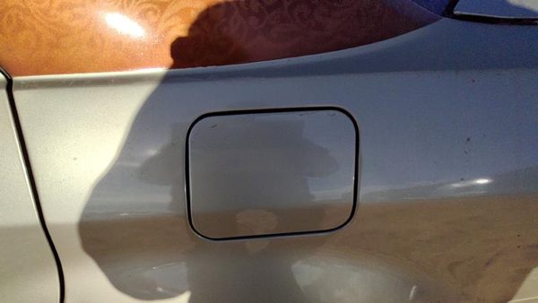 2005-2010 Chrysler 300 Fuel Tank Door With Hinge Gas Lid Oem Filler Gold Pyg — photo 3