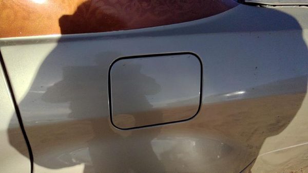 2005-2010 Chrysler 300 Fuel Tank Door With Hinge Gas Lid Oem Filler Gold Pyg — photo 4