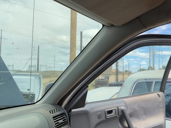 1998-2004 Isuzu Rodeo Passenger Right A Pillar Trim Windshield Post Panel Oem — photo 1