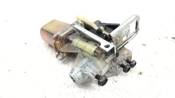 2002 Cadillac Eldorado Trunk Pull Down Latch Assembly Oem 16608837 — photo 9