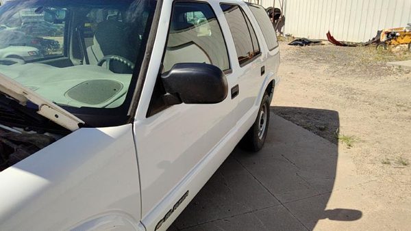 1999 Blazer S10/jimmy S15 Front Door LH White 50U — photo 2