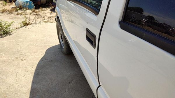 1999 Blazer S10/jimmy S15 Front Door LH White 50U — photo 5