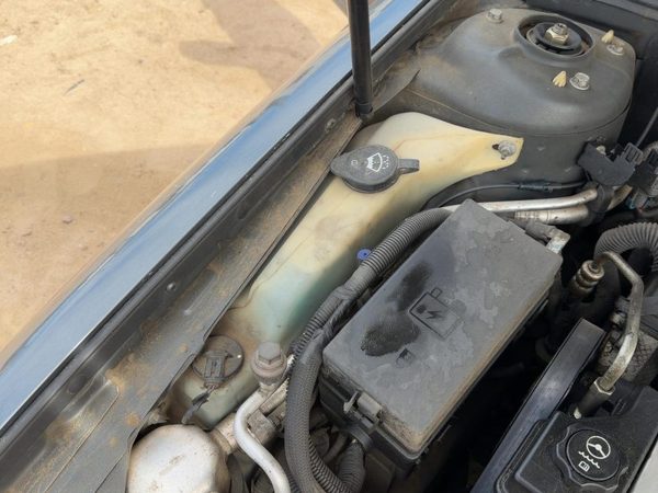 98-04 Seville Windshield Washer Fluid Reservoir With Pump Oem Wiper Tank — photo 3