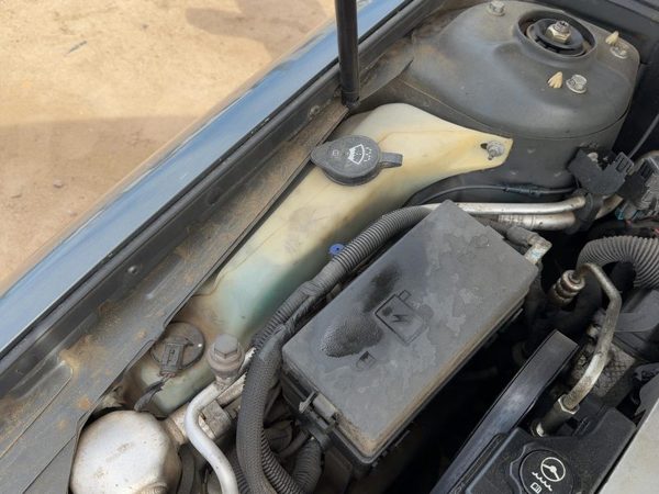 98-04 Seville Windshield Washer Fluid Reservoir With Pump Oem Wiper Tank — photo 4