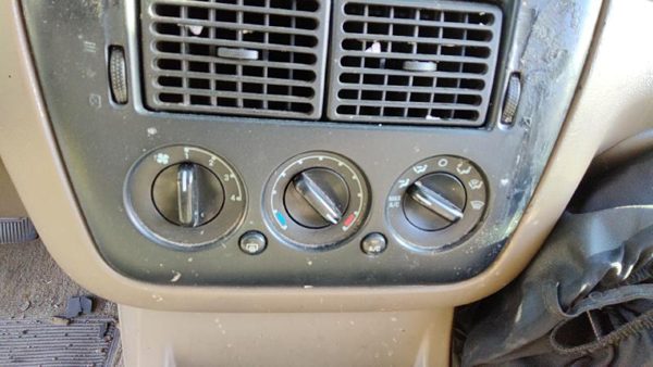 2002-2006 Ford Explorer Temperature Control Module In Dash Heater Ac Head Unit — photo 2