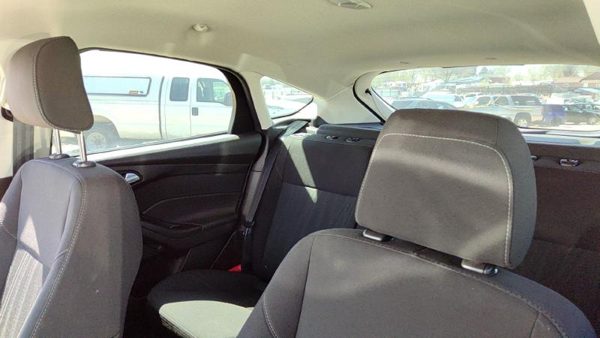 2015-2018 Ford Focus Pair Of Front Headrests Oem Left Right Set Seat — photo 1