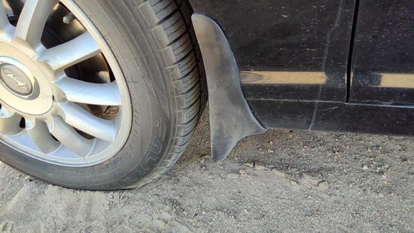02-05 Hyundai Xg350 Driver Left Moulding From Fender Mud Flap Rock Guard Black — photo 2