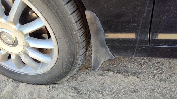 02-05 Hyundai Xg350 Driver Left Moulding From Fender Mud Flap Rock Guard Black — photo 1