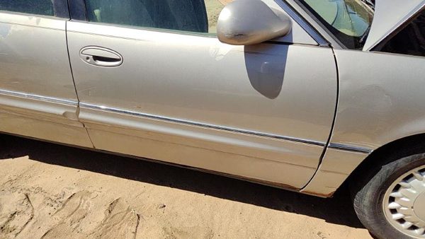 1997 Buick Park Avenue Front Door RH Shell Only — photo 2